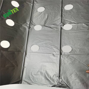 Films plastiques agricoles noirs de 30 microns avec trous, rouleaux de film de couverture agricole <span class=keywords><strong>en</strong></span> LDPE - Product Image 6