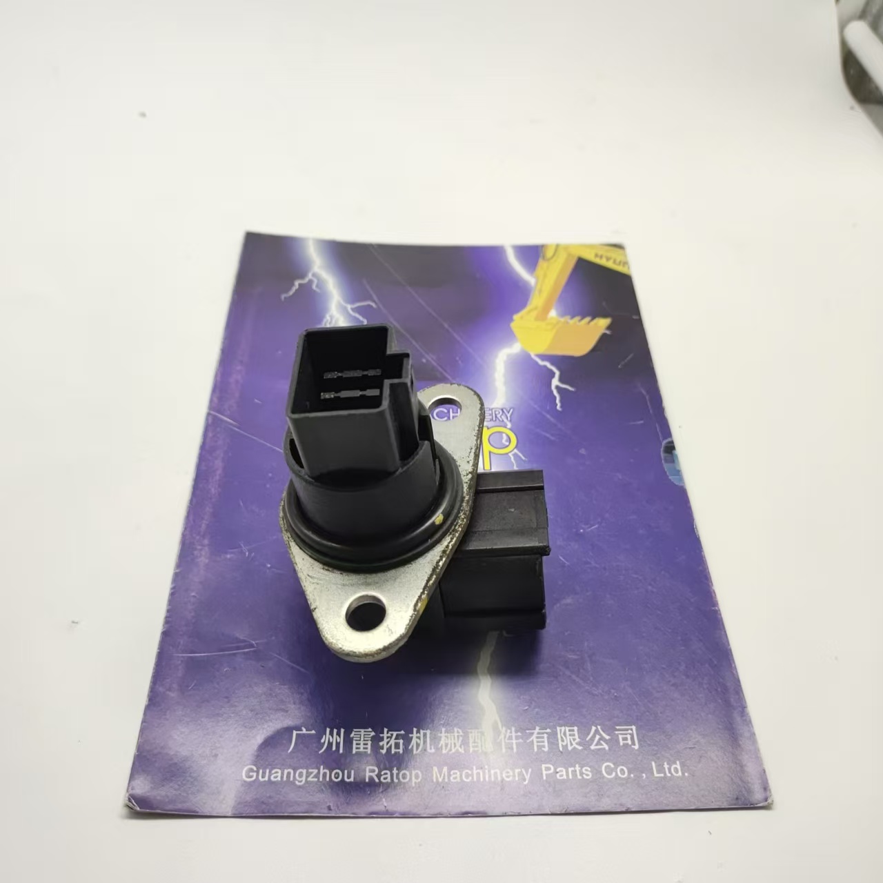 SK200-8 VHS825601200 S8256-01200 ELEC Connector for J05E Engine