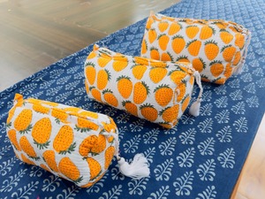 Bolsa de Aseo Acolchada de Algodón Hecha a Mano con Estampado de Bloques, Neceser de Viaje - Product Image 3