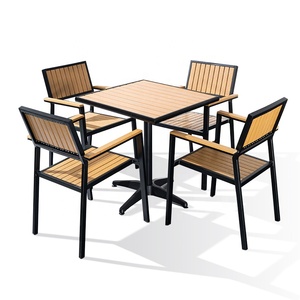 Ensemble <span class=keywords><strong>de</strong></span> table et <span class=keywords><strong>de</strong></span> chaises <span class=keywords><strong>de</strong></span> <span class=keywords><strong>jardin</strong></span> <span class=keywords><strong>en</strong></span> plastique imitation bois moderne, empilable, résistant à l'humidité, pour balcon - Product Image 3