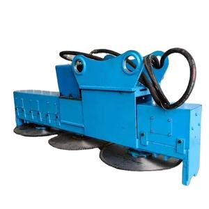 L'excavatrice est équipée d'une scie forestière suspendue, qui améliore l'efficacité <span class=keywords><strong>de</strong></span> la coupe. - Product Image 1
