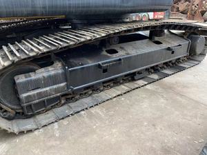 Mini-excavatrice Kobelco SK210LC d'occasion, poids opérationnel de 22 tonnes, avec moteur Cummins, boîte de vitesses, pompe Kawasaki et roulement. - Product Image 6