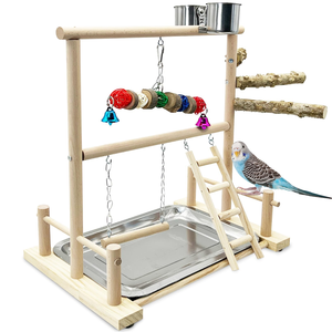 Jouet de parc d'activités en bois pour perroquets OF Pet, avec perchoir, échelle et mangeoires - Product Image 1