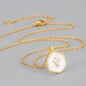 Nuova Collana con Pendente <span class=keywords><strong>a</strong></span> Croce in Forma Geometrica Smaltata su Catena Dorata, Regalo per <span class=keywords><strong>Mia</strong></span> <span class=keywords><strong>Figlia</strong></span> - Product Image 4