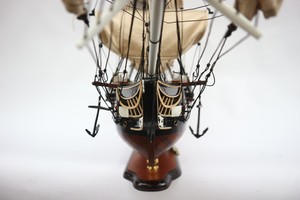Maqueta de la USS Constitution de GIA NHIEN (detalle pintado) - Barco de Vela Histórico para Decoración de Hogar/Oficina y Regalos Corporativos - Product Image 2