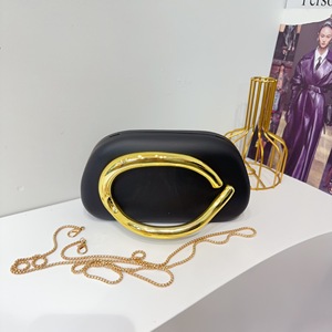Borsa a Tracolla da Donna in Pelle PU di Lusso, Colore Caffè, con Catena e Manico in Metallo, Facile da Abbinare, per Inverno ed Estate - Product Image 4