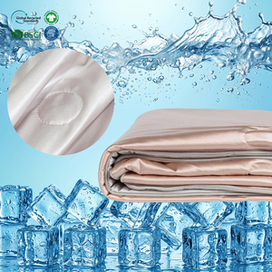 Couette rafraîchissante lavable de qualité hôtelière, légère et respirante, gris argenté, pour l'été et les centres de villégiature - Product Image 1