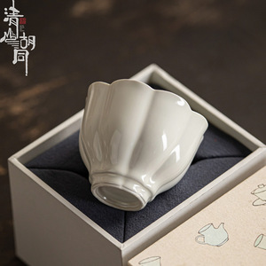 Taza Maestra de Porcelana Ding Ware con Forma de Flor Grande, Hecha a Mano para Té Kung Fu - Product Image 3