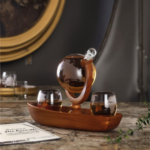 Carafe à whisky Globe du monde personnalisée de 1000ml avec plateau de bateau en bois créatif Distributeur de whisky fantaisie Coffret cadeau Globe - Product Image 1