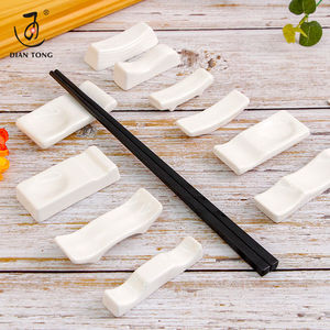 DianTong Meilleure vente Support de repose-baguettes et cuillères en porcelaine blanche unie avec logo personnalisé, Repose-baguettes en céramique - Product Image 3