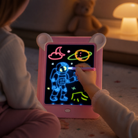 Tablette de dessin lumineuse à effets magiques sur le thème de l'astronaute, tablette de dessin électronique réutilisable pour garçons et filles