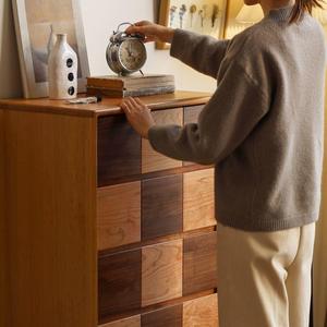 ตู้เก็บของไม้เชอร์รี่ลายตารางหมากรุกสีดำวอลนัทแบบห้าลิ้นชักสไตล์เรโทร Genji Wood Language สำหรับห้องนอน - Product Image 3