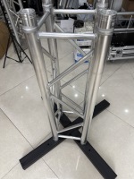 Support en aluminium noir détachable Young Stage G81 avec base ovale et support en X stable pour installation rapide et affichage portable