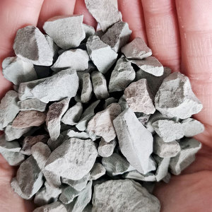 工厂供应价格2-4毫米/3-6毫米绿色天然斜立沸石颗粒用于废水养殖水处理 - Product Image 2