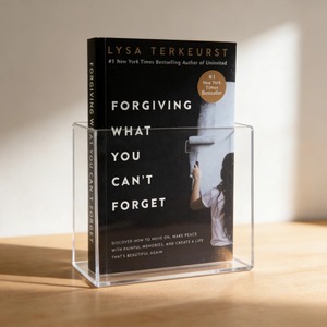 Perdona ciò che non puoi dimenticare: guida all'cura emotiva e al recupero, libro di auto-soccorso di Lysa TerKeurst - Product Image 1