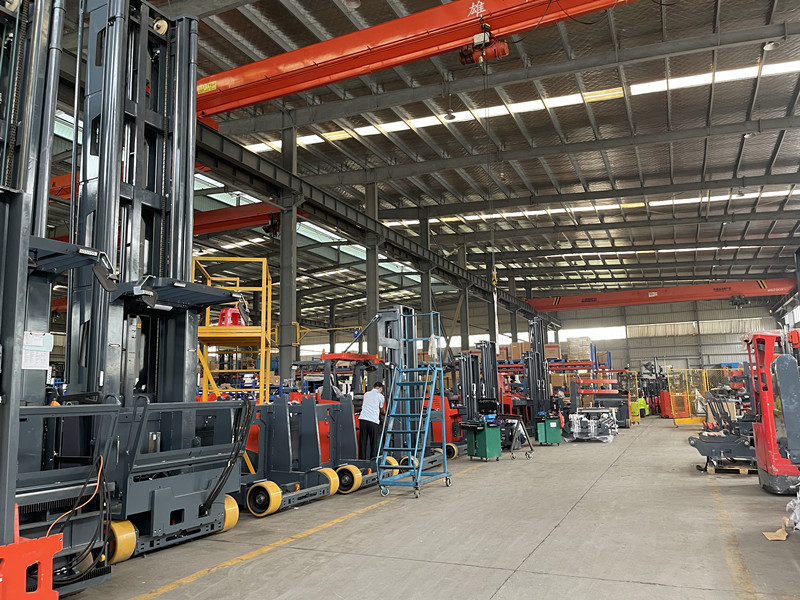 1T 1.5T Stand On 3 Direction Forklift Pallet Stacker Electric For Warehouse