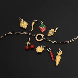 Collier EManco style Y2K en acier inoxydable couleur or avec pendentifs fraise, piment et cerise – Bijou de mode décontracté - Product Image 3