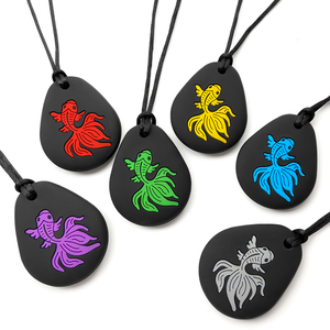 จี้ซิลิโคนรูปปลาสำหรับเด็กทารก ช่วยบรรเทาอาการคันเหงือก พร้อมเชือกคล้องคอ ปลอดสารพิษ เหมาะสำหรับเด็กออทิสติก - Product Image 5