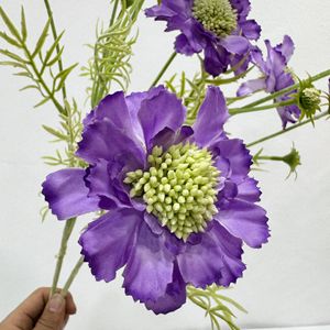 Bouquet de chrysanthèmes floqués blancs et roses en soie pour la décoration intérieure et les accessoires de mariage - Product Image 4