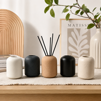 Diffuseur de parfum en céramique mate de style nordique moderne, vase minimaliste pour aromathérapie, diffuseur d'huiles essentielles, décoration pour la maison
