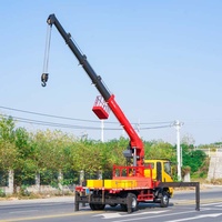 Grue montée sur camion à essieu unique SAIC, équipée d'une grue à bras droit à 5 sections de 7 tonnes et d'un moteur diesel Weichai