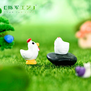 Micro-paysage écologique en bouteille avec mousse et succulentes, petit objet décoratif en résine DIY avec un coq blanc simulé - Product Image 5