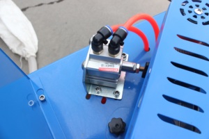 Machine <span class=keywords><strong>de</strong></span> chantournage et <span class=keywords><strong>de</strong></span> découpe <span class=keywords><strong>de</strong></span> chants en ligne droite avec alimentation automatique par plateau auxiliaire étendu et égalisation des extrémités <span class=keywords><strong>pour</strong></span> la réparation - Product Image 5