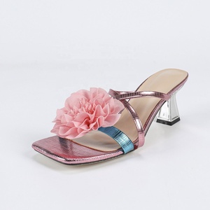 Sandali da Donna con Punta Quadrata, Fiore Tridimensionale Laccato e Tacco Grosso, <span class=keywords><strong>Eleganti</strong></span> Tacchi Alti - Product Image 5