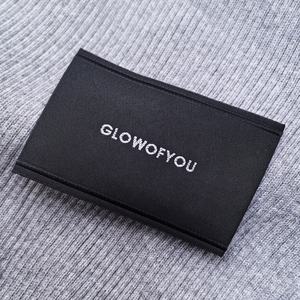 Étiquette de col en coton noir mat écologique avec logo personnalisé, pliée sur les extrémités, lavable, sérigraphiée, étiquette de nom organique pour vêtement - Product Image 5
