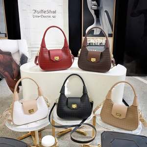 Bolsos de Mano con Correa de Hombro y Mosquetón, Marrón, Saffiano PU, Personalizados y Modernos para Chicas y Mujeres - Product Image 3