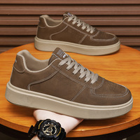 Baskets de skate pour hommes en cuir PU avec surpiqûres contrastées, semelle épaisse beige, à lacets, pour la marche urbaine et le style décontracté