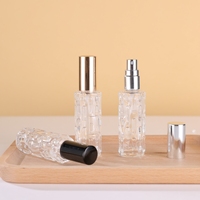 Flacons d'échantillons de parfum carrés haut de gamme 15 ml, flacon pulvérisateur en verre vide avec bouchon doré pour parfums DIY et diffuseurs d'arômes