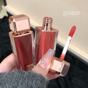 Gloss à lèvres vegan Crimson Dream à effet miroir changeant de couleur, imperméable, non collant, repulpant, gloss à lèvres effet eau - Product Image 1