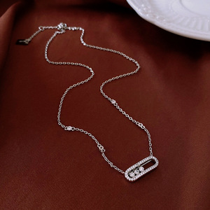 Ensemble collier et bracelet en cuivre argenté avec pendentif trombone en zircon pour femme – <span class=keywords><strong>Bijoux</strong></span> de luxe minimalistes en gros - Product Image 2