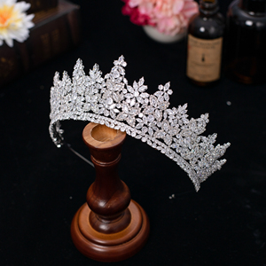 <span class=keywords><strong>Couronne</strong></span> <span class=keywords><strong>de</strong></span> mariée romantique à la mode Zircon cubique diadème bal anniversaire Pageant <span class=keywords><strong>couronne</strong></span> avec bijoux <span class=keywords><strong>de</strong></span> cheveux en <span class=keywords><strong>cuivre</strong></span> plaqué or - Product Image 2