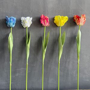 Composizione Floreale Realistica di Tulipani in Seta, Design Simulato per Ornamento da Tavolo e da Pavimento - Product Image 1