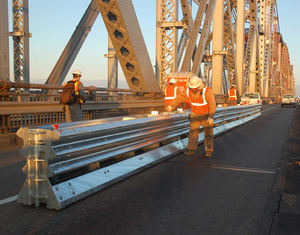 Guardrail produttore <span class=keywords><strong>EN</strong></span> <span class=keywords><strong>1317</strong></span> Standard Guardrail Thrie Beam Plate barriera di sicurezza per autostrada all'aperto - Product Image 6