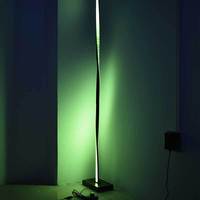 Lampe d'angle LED RGB colorée, autoportante, avec application mobile, luminaire décoratif d'intérieur, idéal pour un salon, une chambre à coucher, ou un canapé