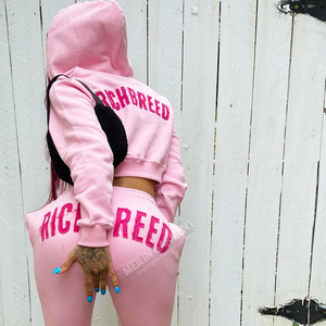 Tuta da <span class=keywords><strong>donna</strong></span> streetwear personalizzata in French Terry, <span class=keywords><strong>rosa</strong></span>, con giacca corta con zip e patch effetto distressed e <span class=keywords><strong>pantaloni</strong></span>, set due pezzi - Product Image 2