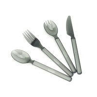 Ensemble de couverts jetables gris modernes, de qualité alimentaire, épaissis, emballés individuellement pour les repas légers, les steaks et les desserts