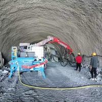 Pulvérisateur de béton humide robuste pour la construction de centrales hydroélectriques, système de pulvérisation à faible rebond sur 4 roues motrices