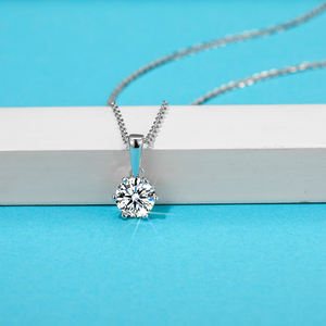 Collar de Plata de Ley con Colgante de Moissanita Redonda - Product Image 4