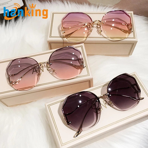 Ehanking <b>Women's</b> Fashion Metal <b>Sunglasses</b> Ladies Stylish Design Oversized Square <b>Sunglasses</b> Vintage Gradient Glasses UV400 - Product Image 3