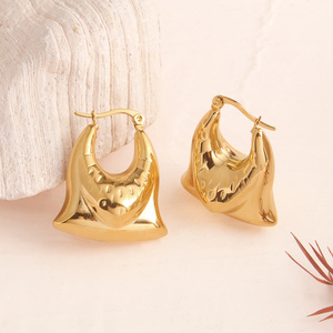 Anting Hoop Wanita Model Tak Beraturan - Perhiasan <span class=keywords><strong>Statement</strong></span> Bentuk Tas dari Baja Anti Karat Berlapis Emas 18K - Product Image 3