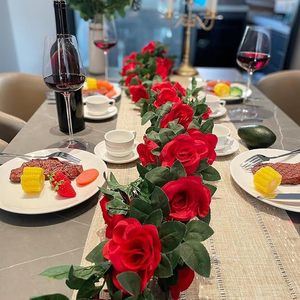 Guirlandes de roses artificielles murales, plantes décoratives en plastique pour le salon, pour enrouler les tuyaux de climatiseur au plafond - Product Image 1