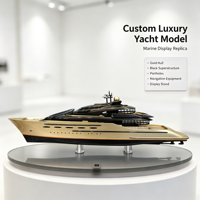 Modèle de yacht de luxe personnalisé avec coque dorée et superstructure noire