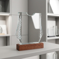 Vente en gros usine : Plaques de trophée en bois MVP, vierges, en verre cristal K9 transparent, avec motif couronne de lauriers gravé et base en bois