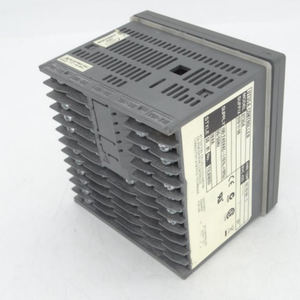 Brand New Digital Indicating <b>Controller</b> UT35A-000-11-00 - Product Image 3