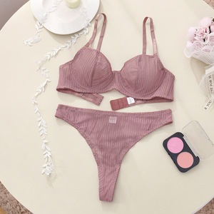 Conjunto de lencería de 2 piezas para mujer, sujetador con aros y tanga, color rosa, con rayas y malla transparente, cómodo y sexy. - Product Image 2