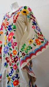 Impresionante Vestido Kaftan Exclusivo de Verano con Mangas de Mariposa y Bordado Floral Vibrante, Kaftan Bordado de Lujo - Product Image 4